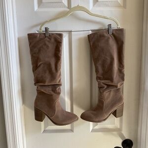 Slouchy suede boots with chunky heel